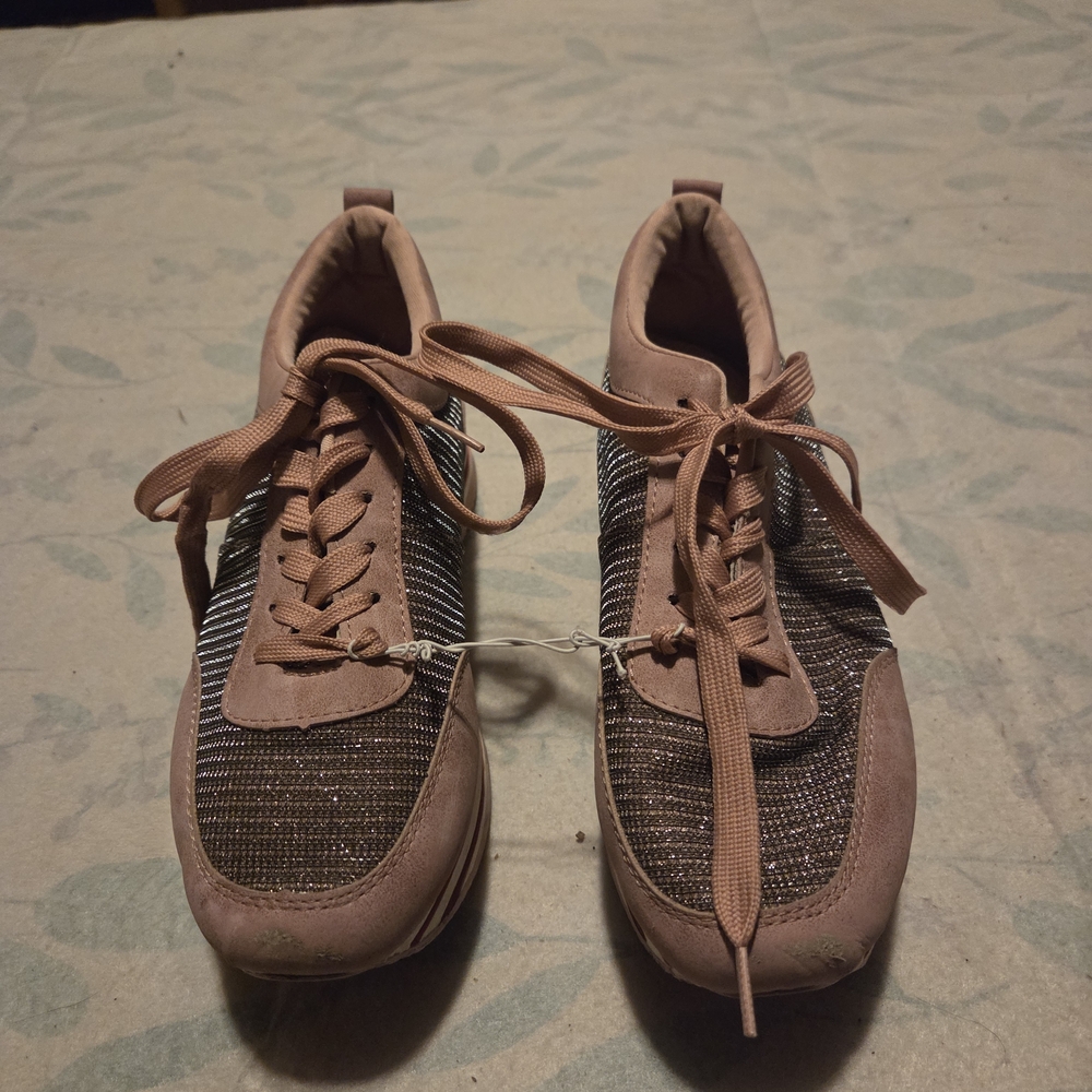 Forever  Women's Sneakers in Pink